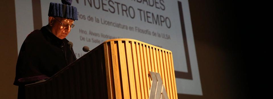 La Cátedra Prima fue una conferencia del Dr. Álvaro Rodríguez Echeverría, que abordó la manera de ver el mundo de nuevos profesionistas de la FHyCS.